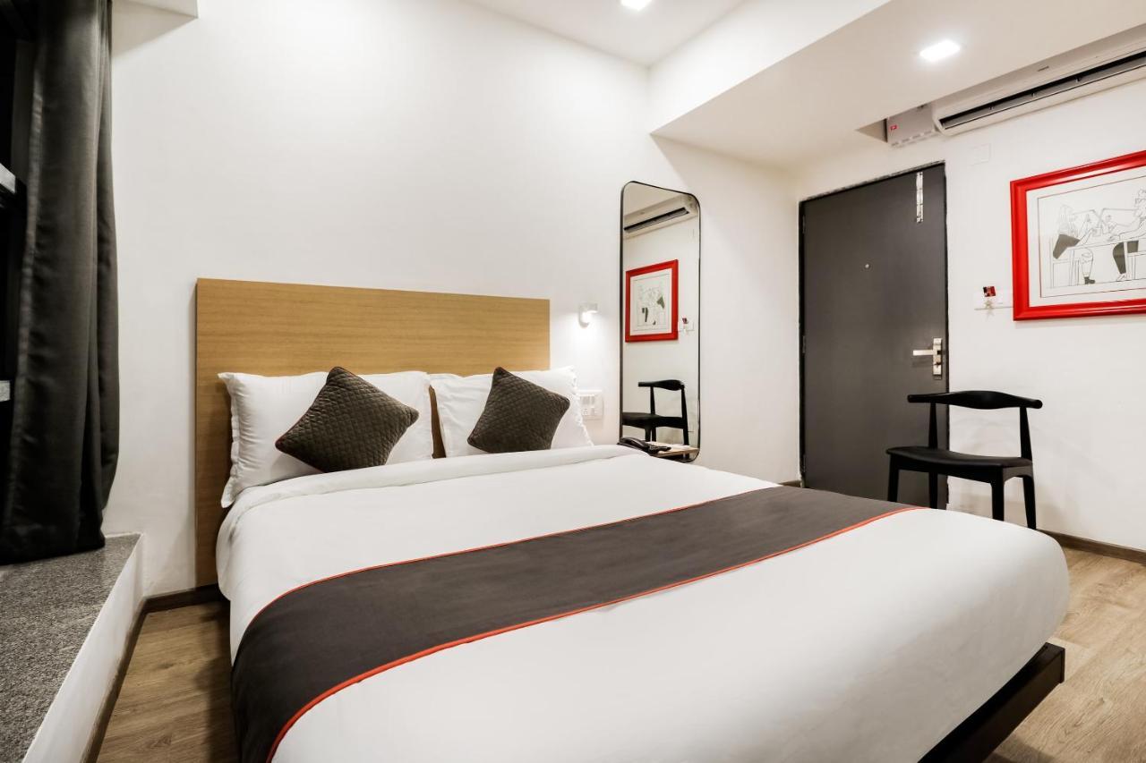 Отель Oyo Townhouse 169 Aqua Corridor Bhatha Экстерьер фото