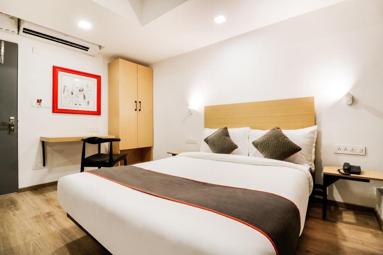 Отель Oyo Townhouse 169 Aqua Corridor Bhatha Экстерьер фото